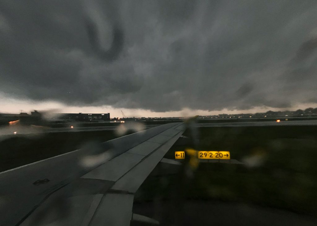Louis Armstrong International airport must close in lightning storm